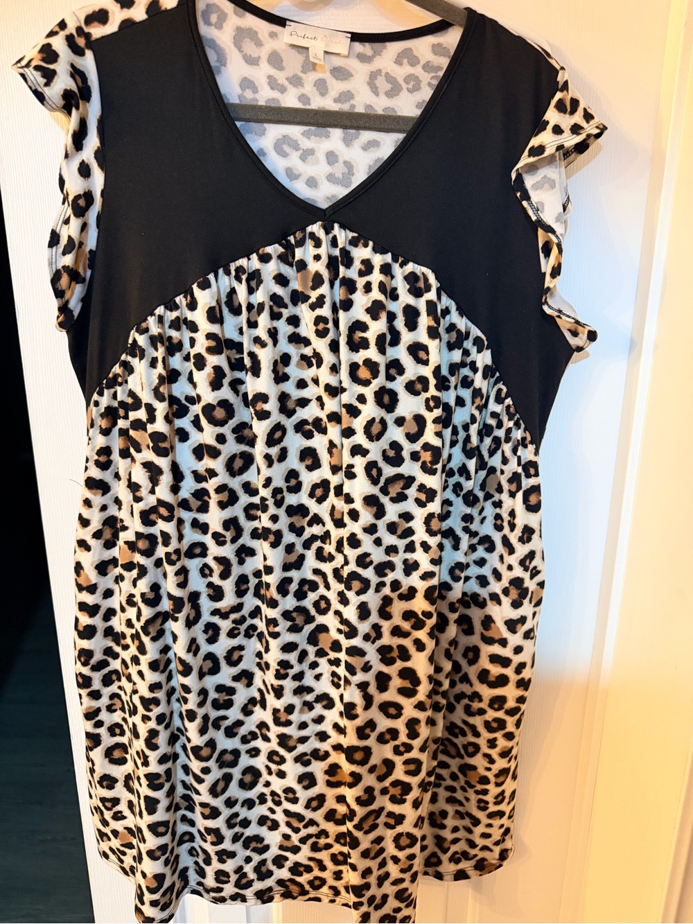 Leopard Print V-Neck Flutter Sleeve Top - Black & Brown